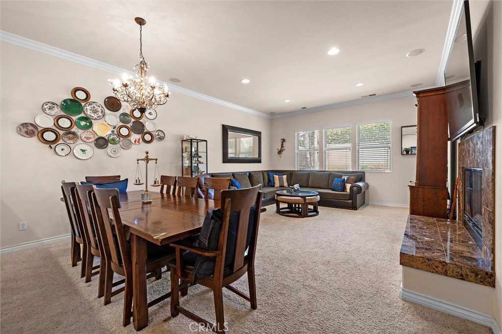 733 E Leadora Avenue