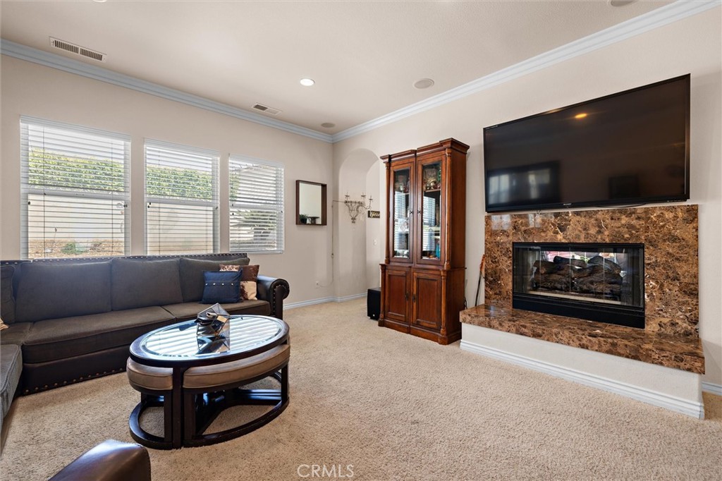 733 E Leadora Avenue