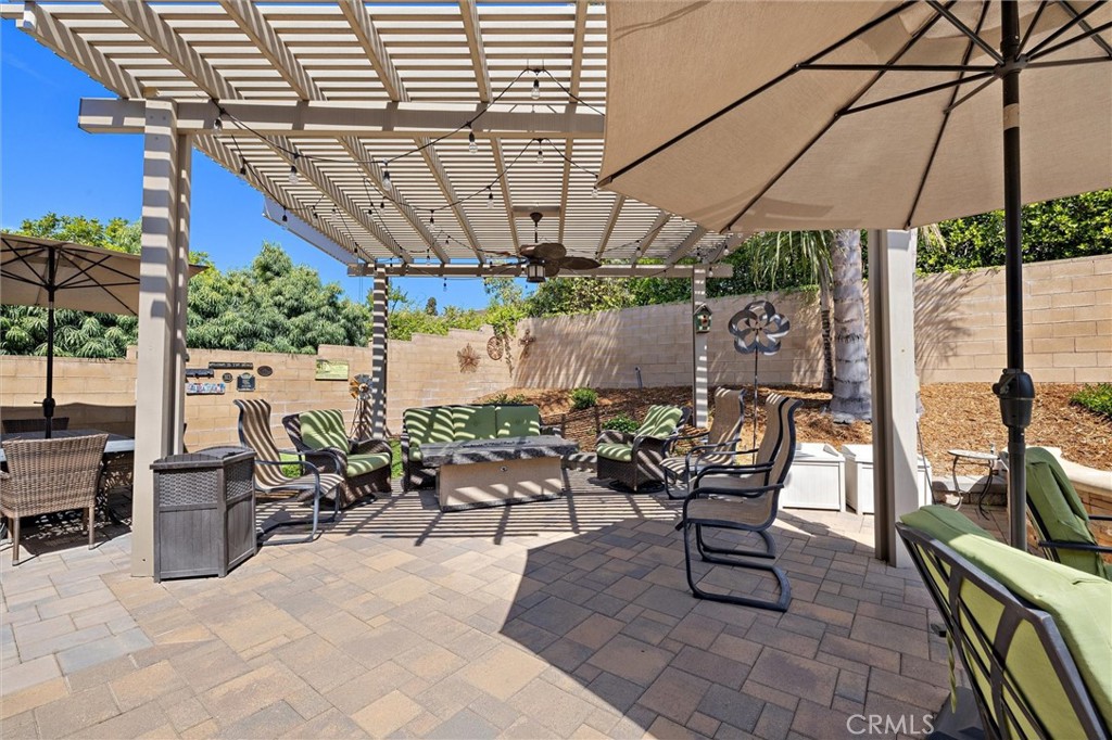 733 E Leadora Avenue