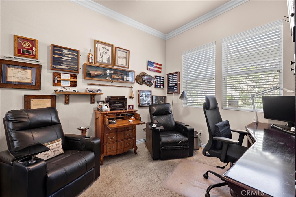 733 E Leadora Avenue