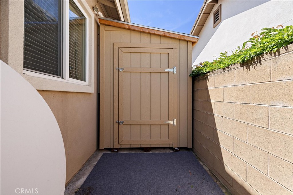 733 E Leadora Avenue