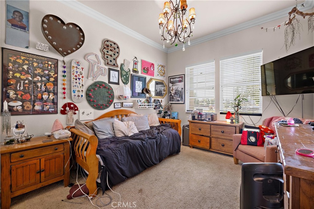 733 E Leadora Avenue