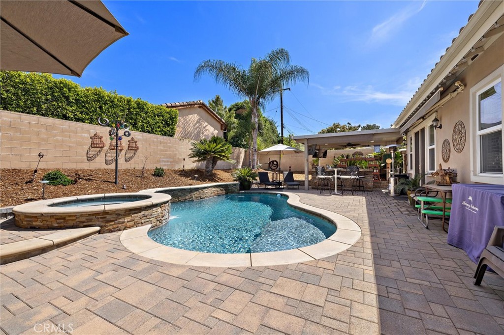 733 E Leadora Avenue