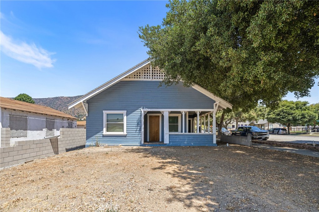 401 Glendora Avenue N