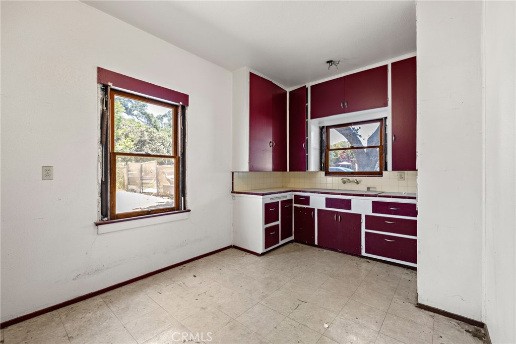 401 Glendora Avenue N