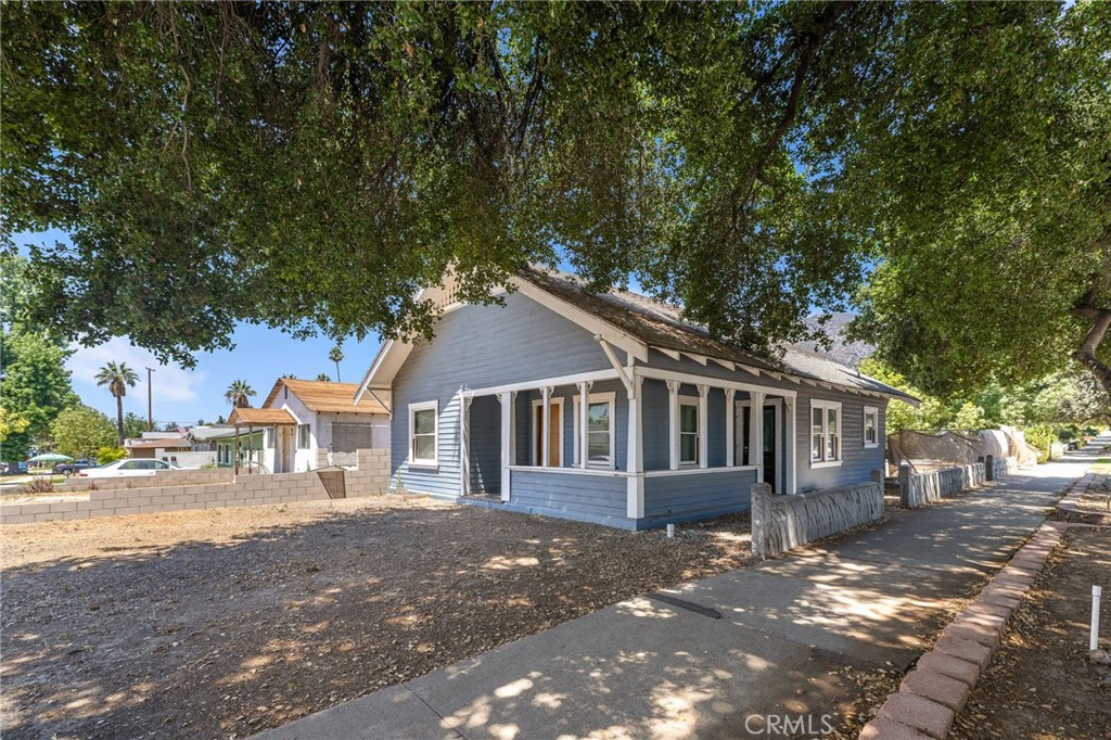 401 Glendora Avenue N