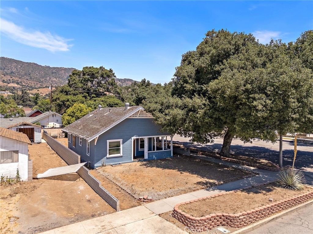 401 Glendora Avenue N