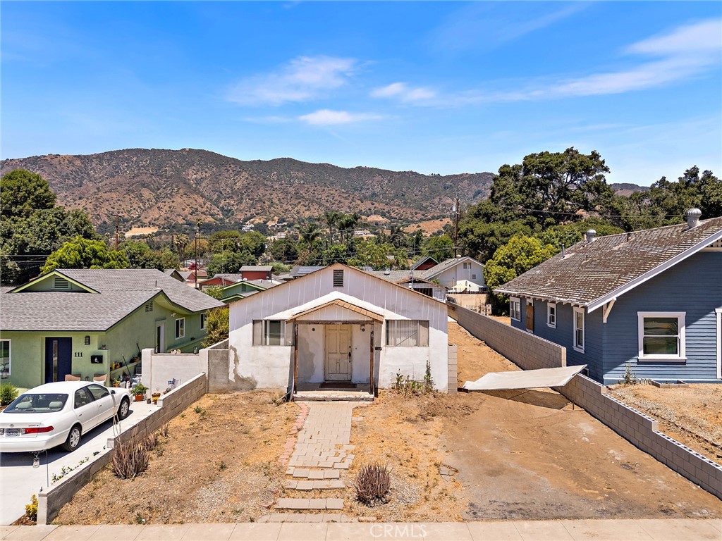 105 W Whitcomb Avenue W