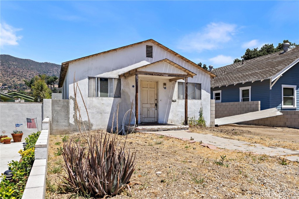 105 W Whitcomb Avenue W