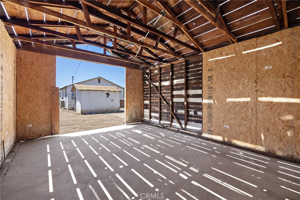 105 W Whitcomb Avenue W