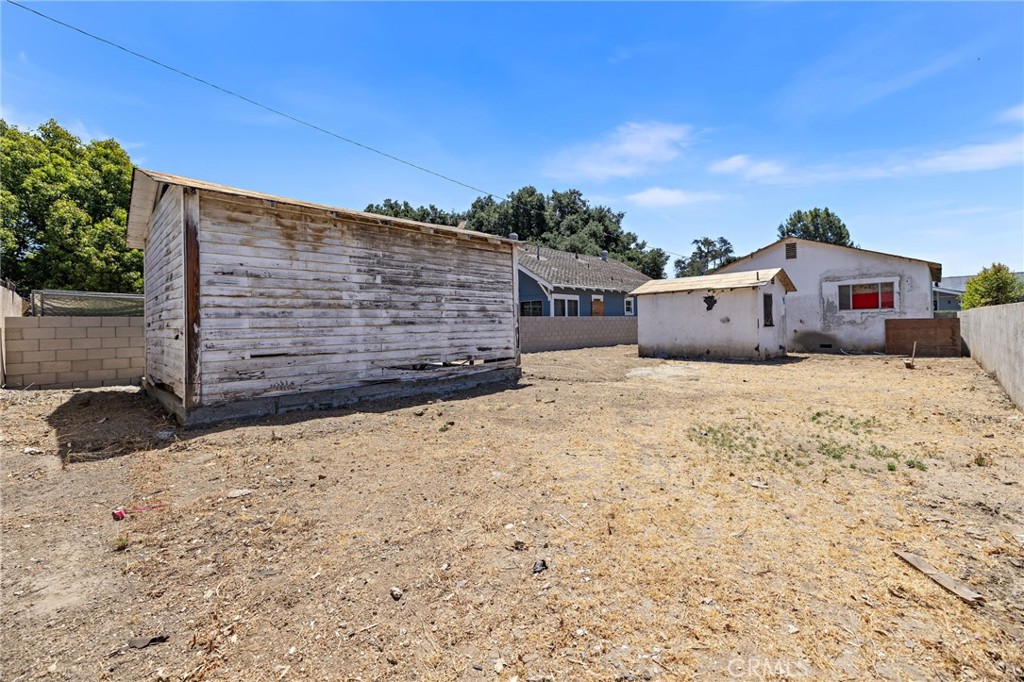 105 W Whitcomb Avenue W