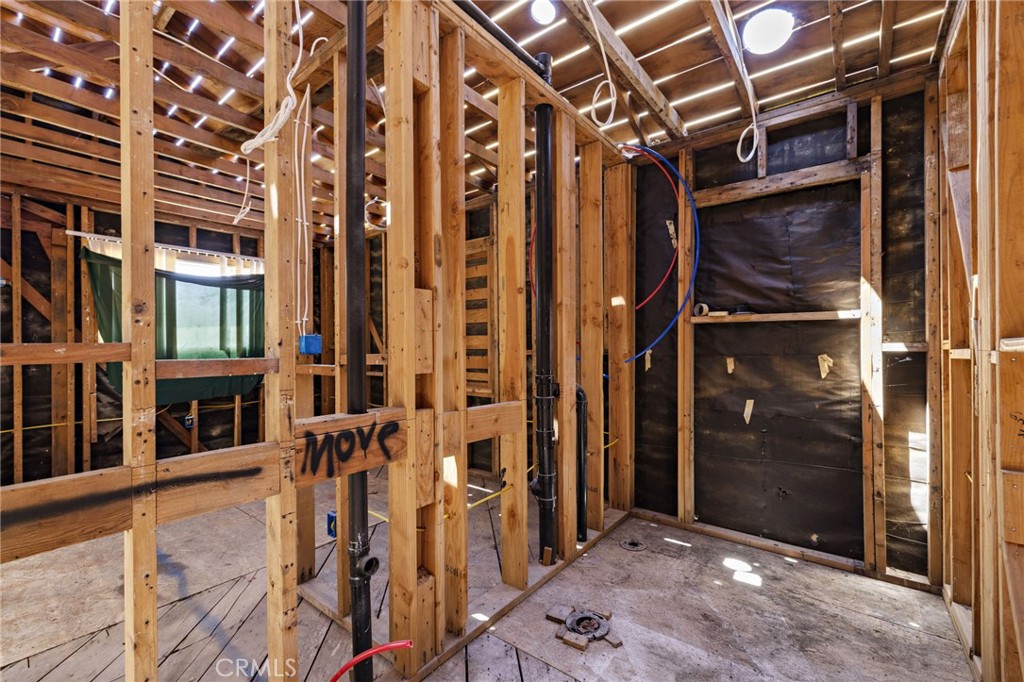 105 W Whitcomb Avenue W