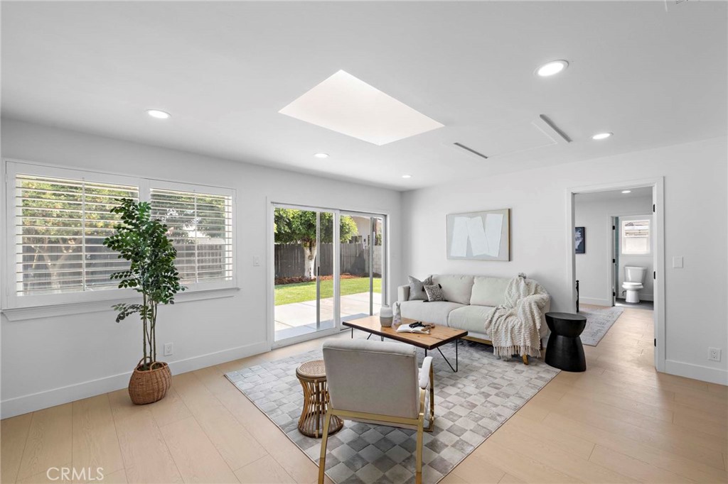 1239 W Cassidy Street