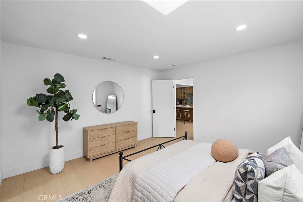 1239 W Cassidy Street