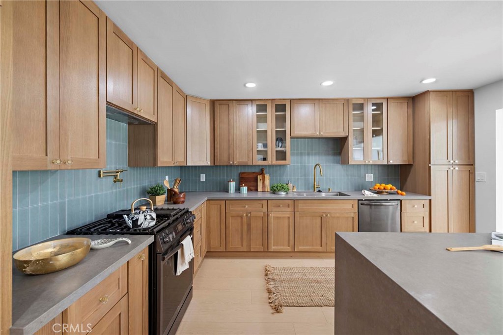 1239 W Cassidy Street