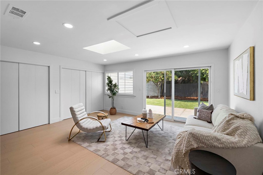 1239 W Cassidy Street