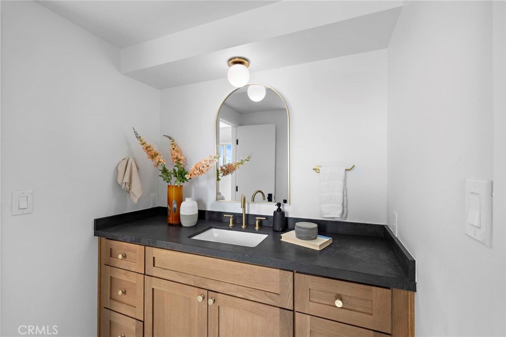 1239 W Cassidy Street