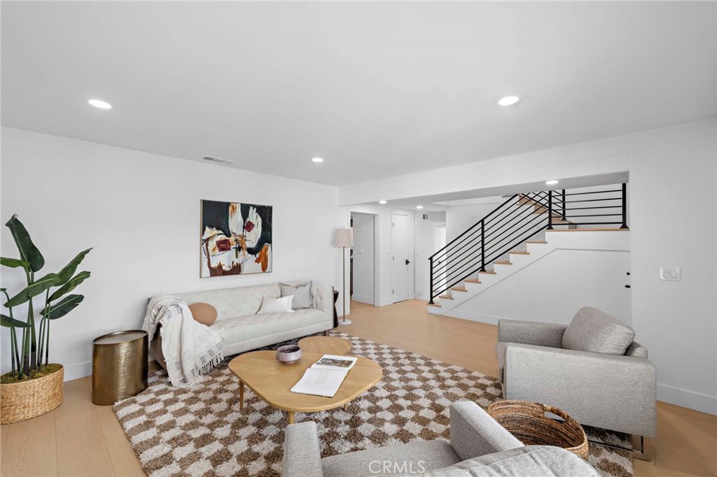 1239 W Cassidy Street