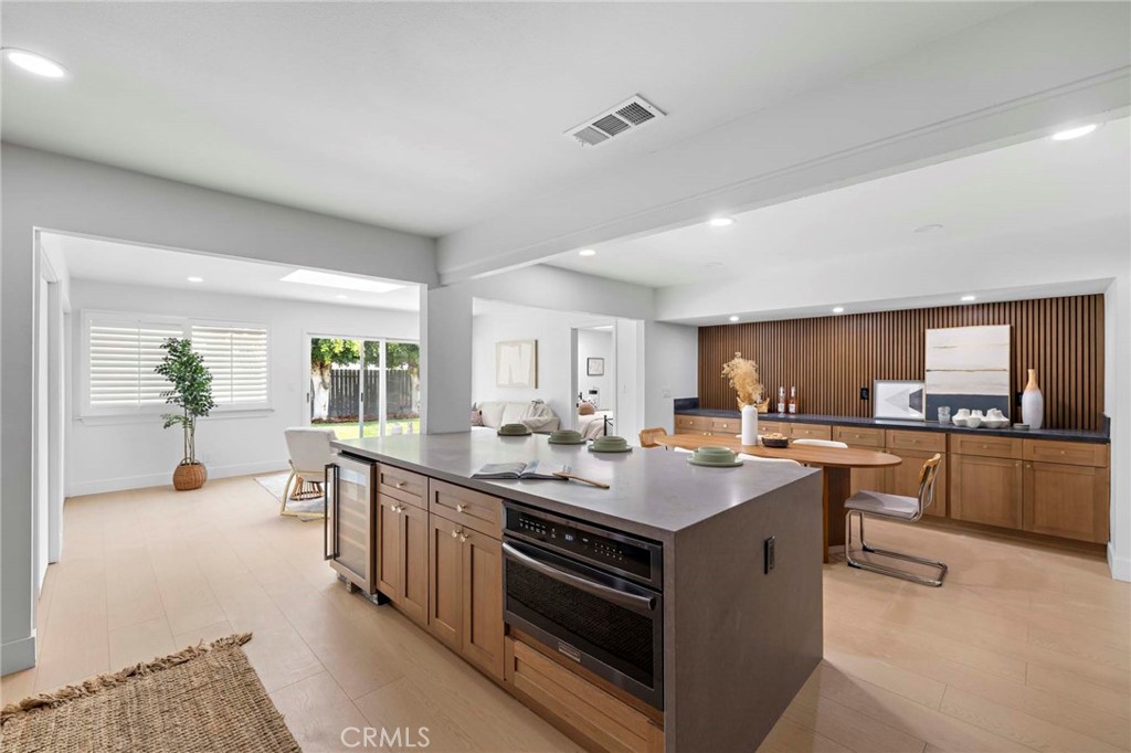 1239 W Cassidy Street