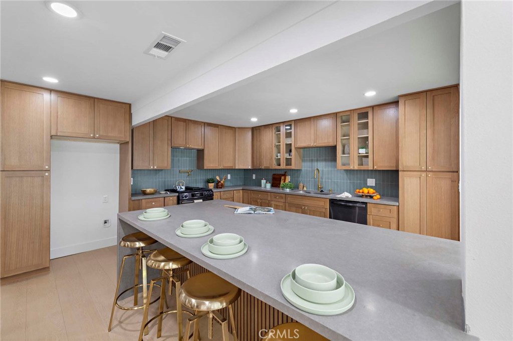 1239 W Cassidy Street