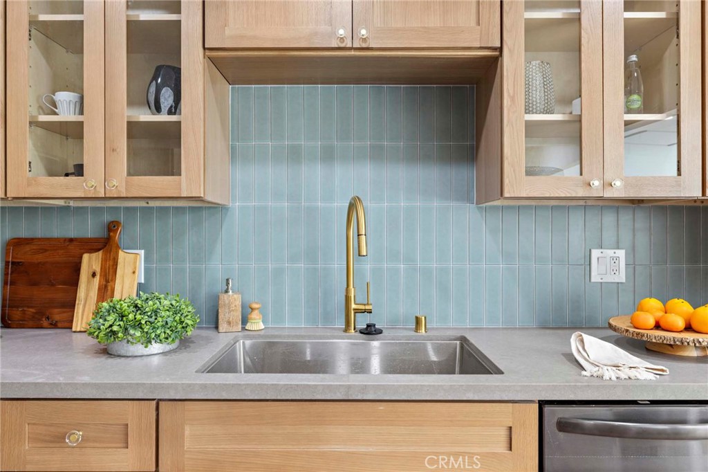 1239 W Cassidy Street