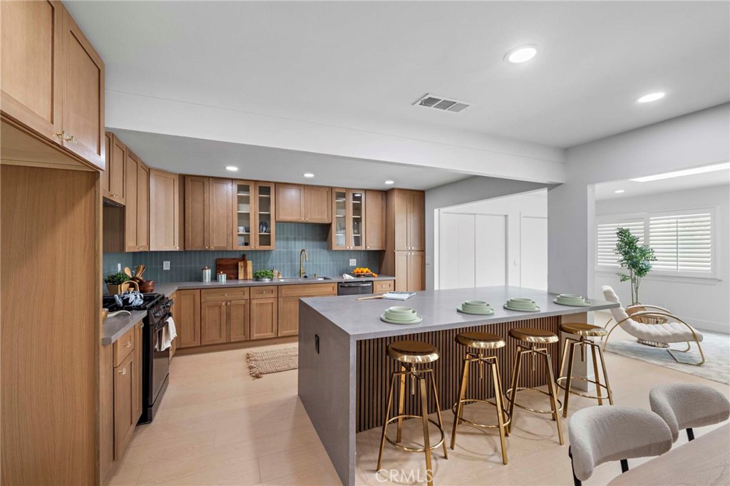 1239 W Cassidy Street