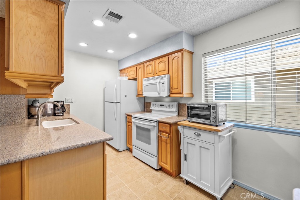 3015 Knollwood Avenue