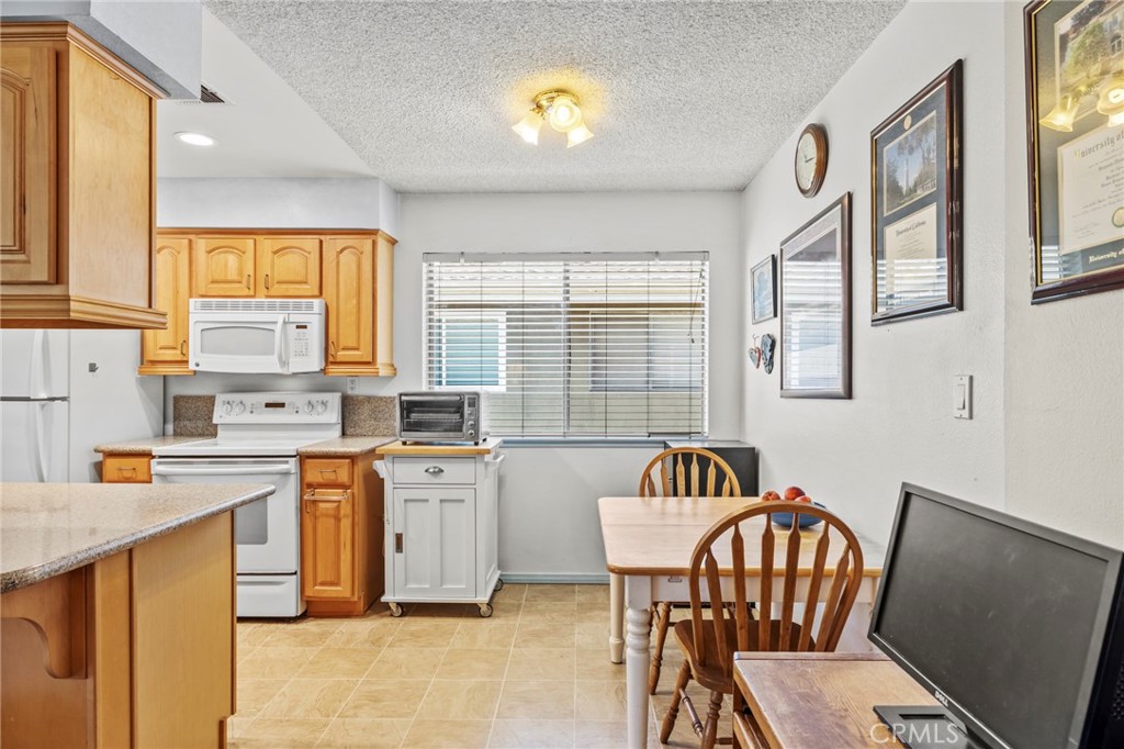 3015 Knollwood Avenue