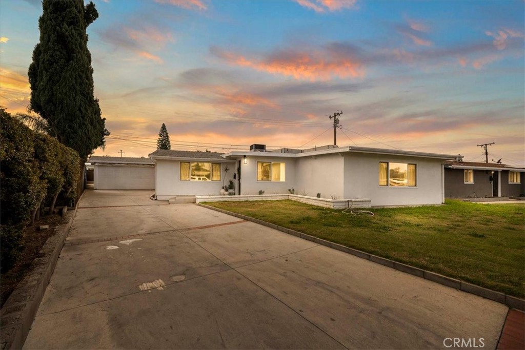 218 W Gragmont