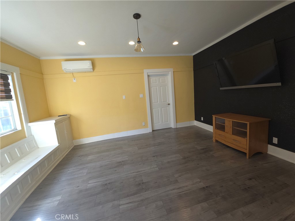 396 N Mentor Avenue 396