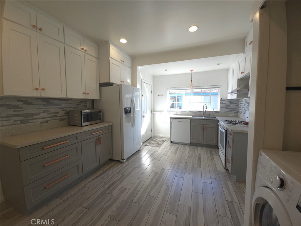 396 N Mentor Avenue 396