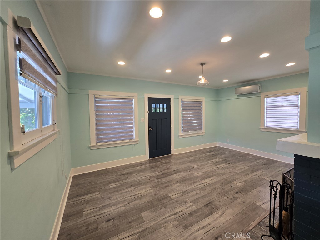 396 N Mentor Avenue 396