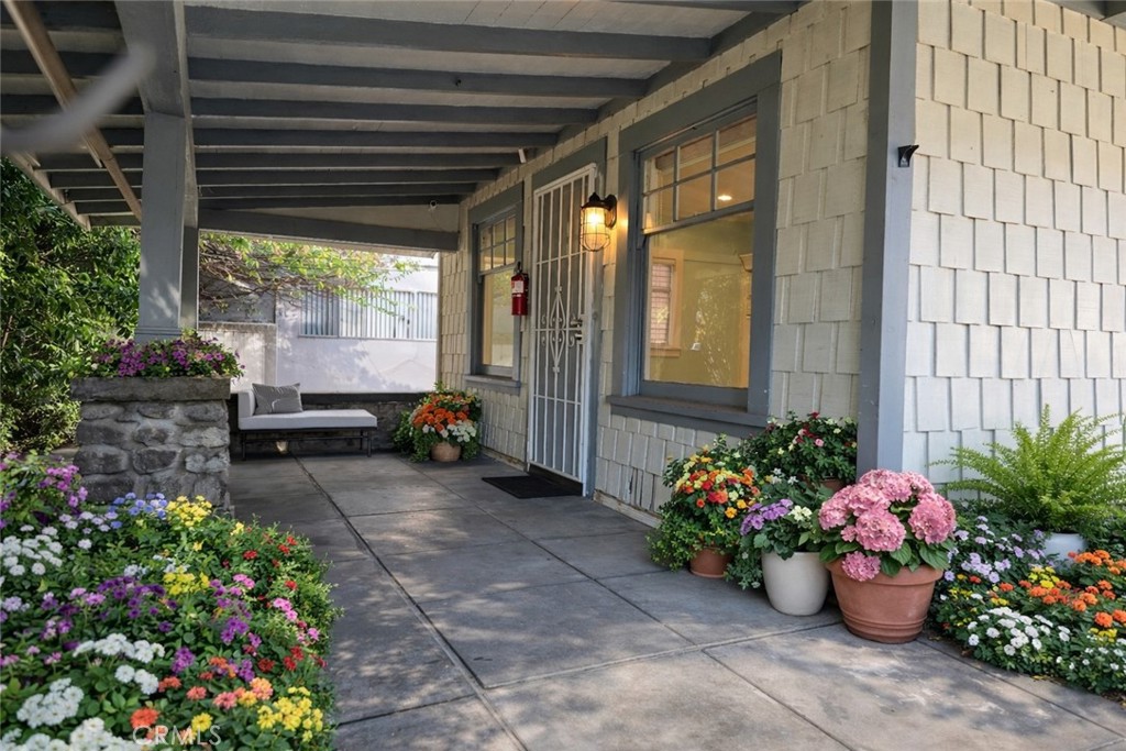 396 N Mentor Avenue 396