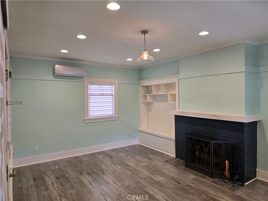 396 N Mentor Avenue 396