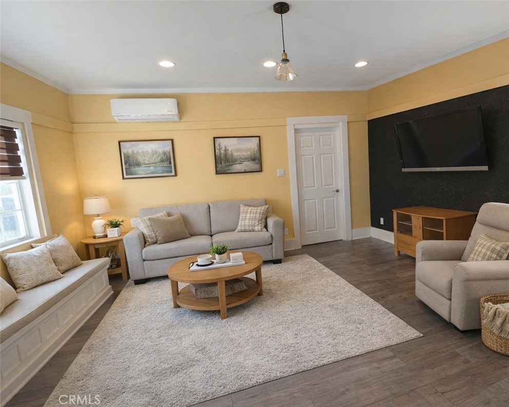 396 N Mentor Avenue 396