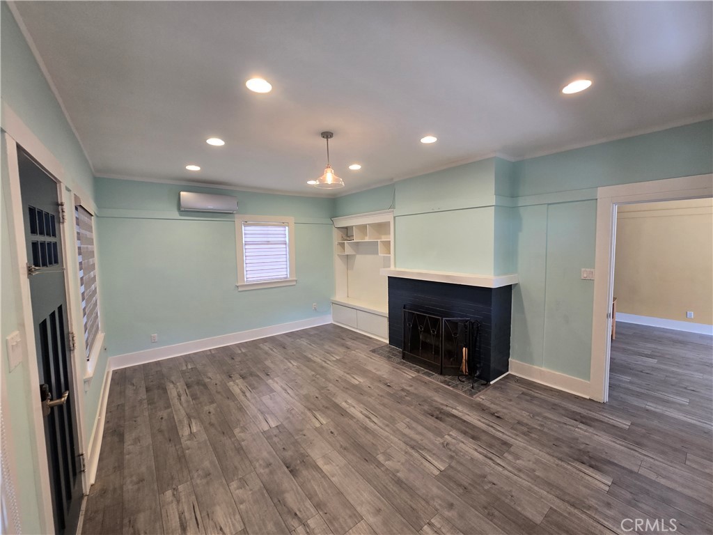 396 N Mentor Avenue 396