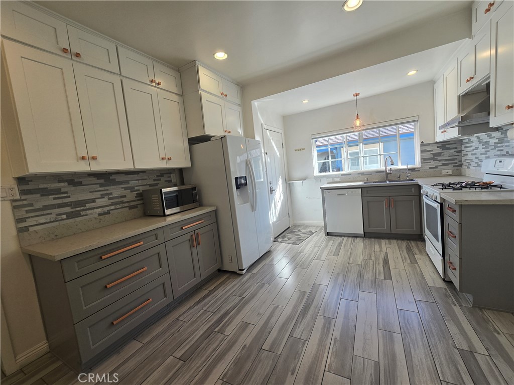 396 N Mentor Avenue 396