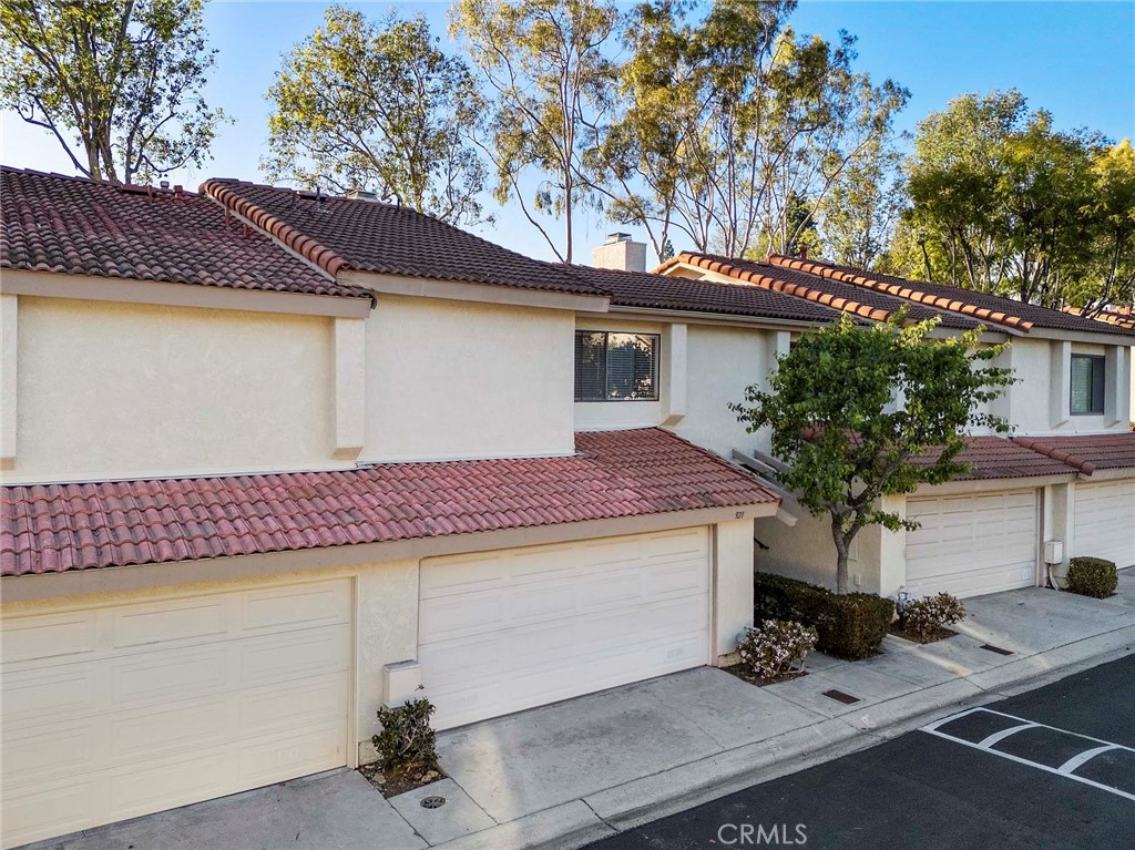 921 Creekside