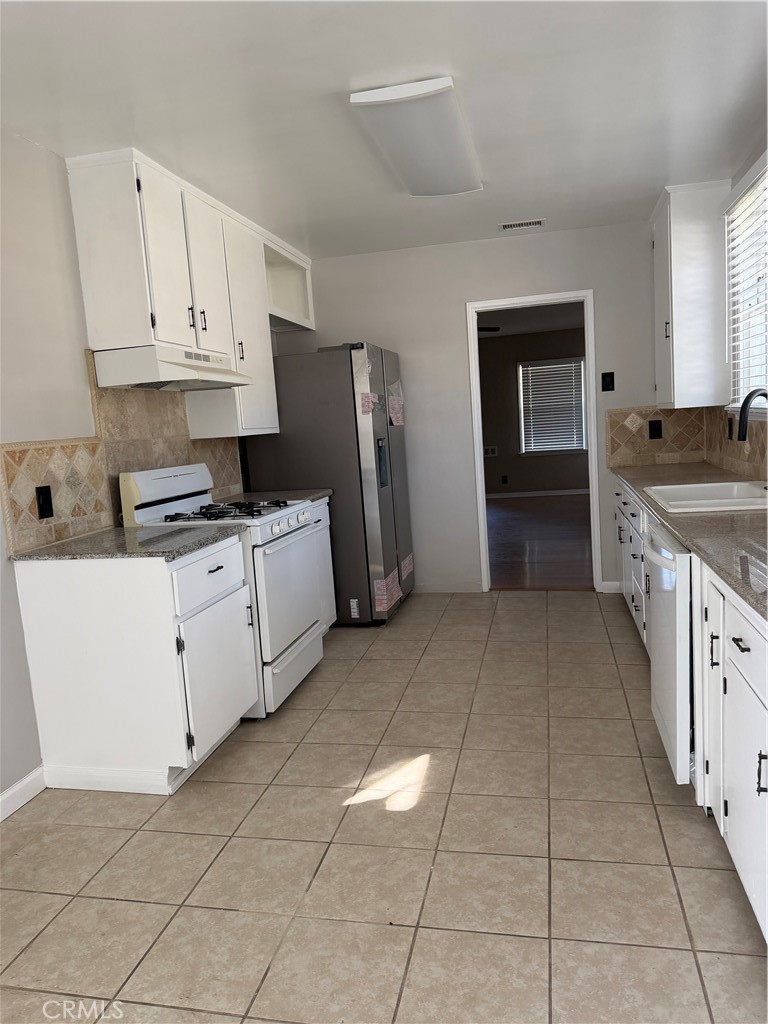 558 N Vermont Avenue