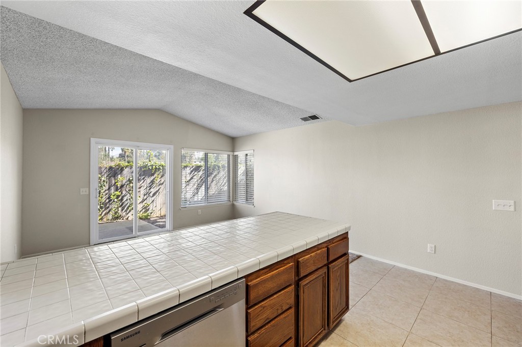 5050 Canyon Crest 7