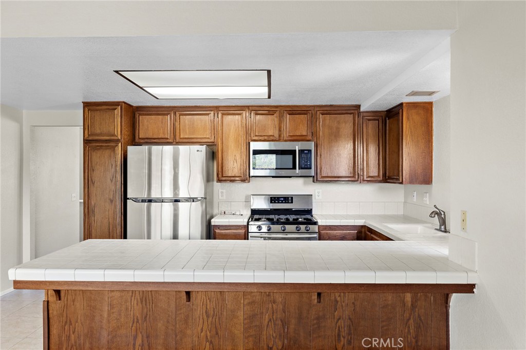 5050 Canyon Crest 7