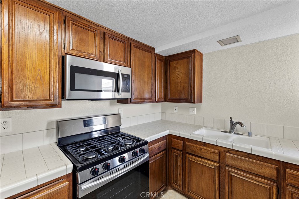 5050 Canyon Crest 7