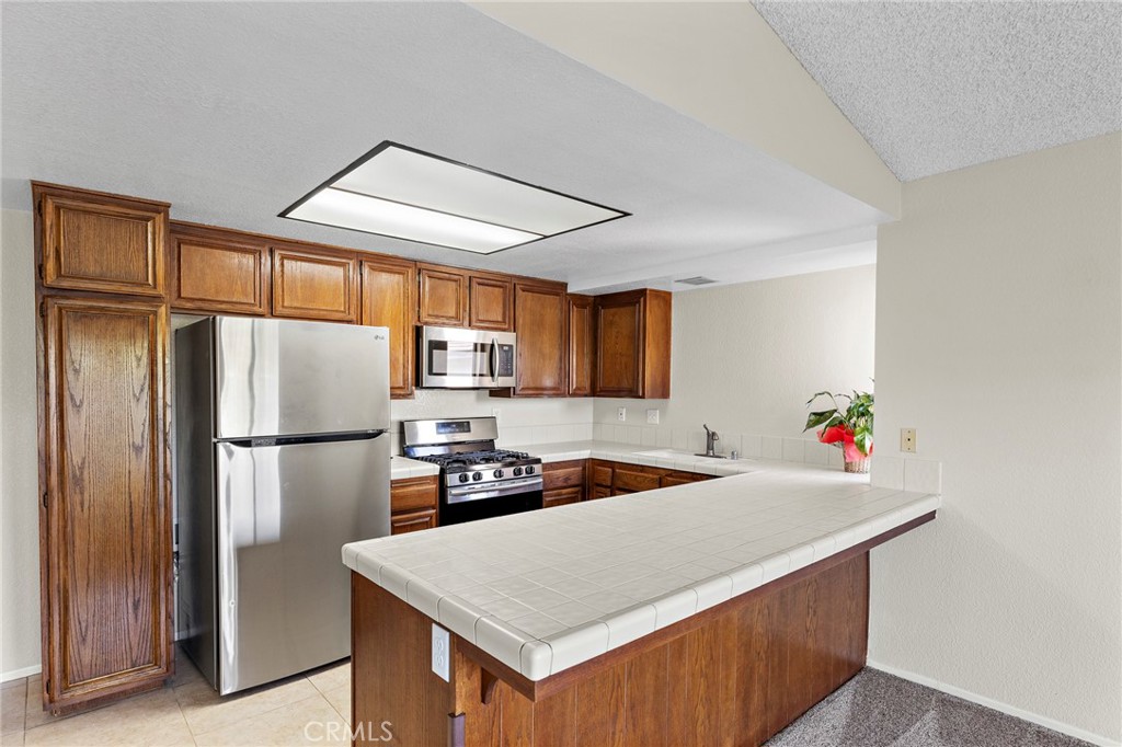 5050 Canyon Crest 7