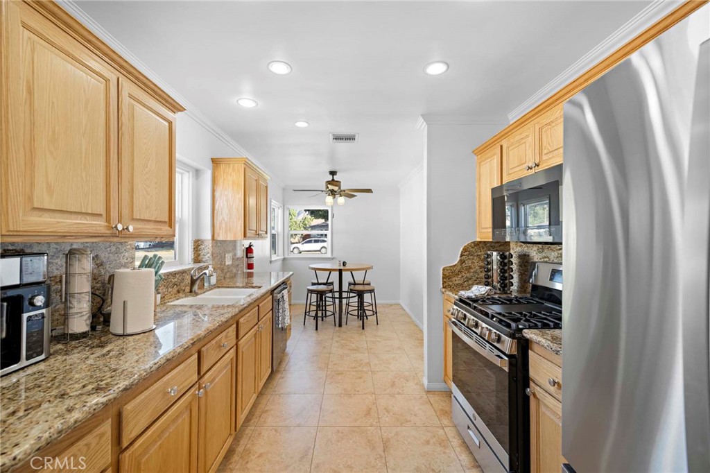 720 E Foothill