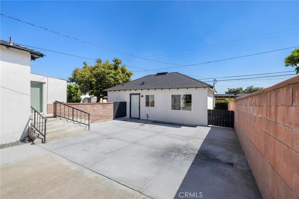 720 E Foothill