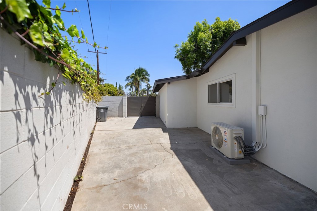502 E Russell