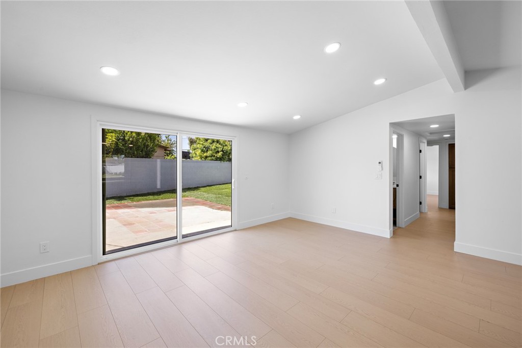 502 E Russell