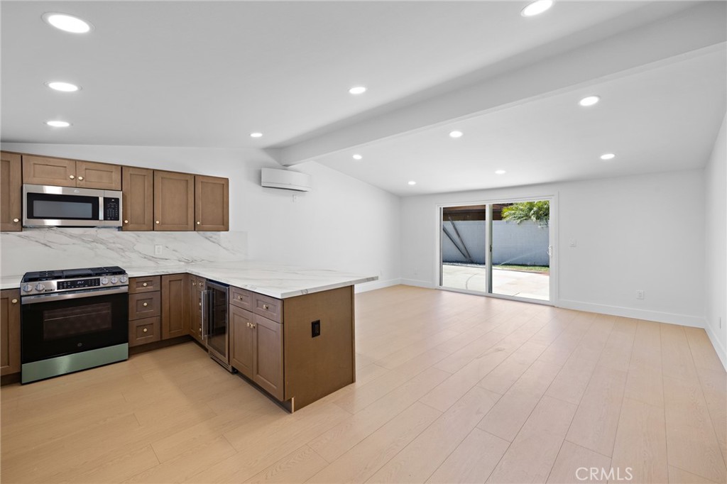 502 E Russell