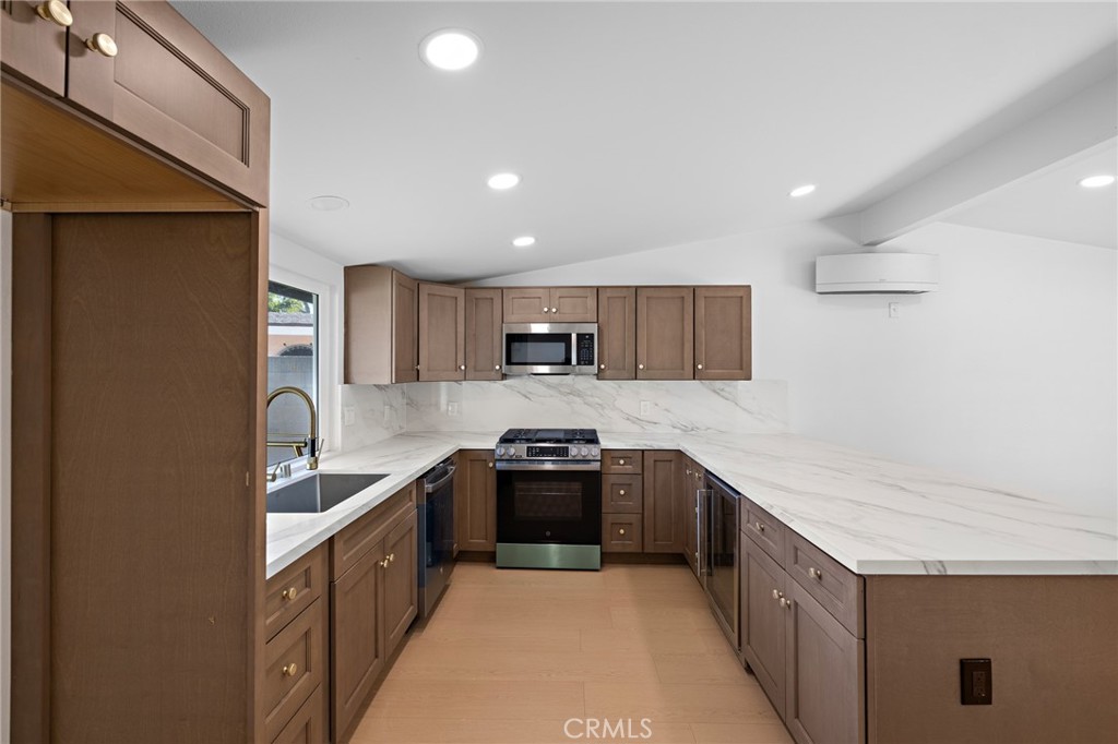 502 E Russell