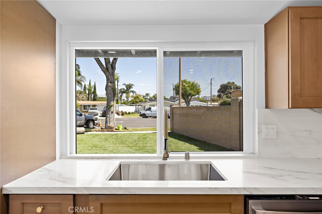 502 E Russell
